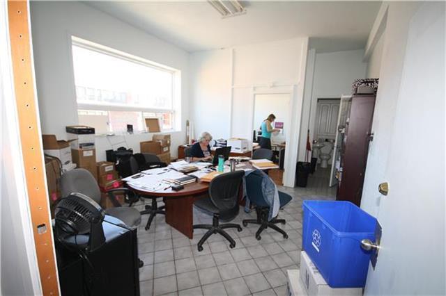 330 Selkirk Avenue, Winnipeg, Manitoba, R2W2M1, Winnipeg, Manitoba — photo 4 of 5