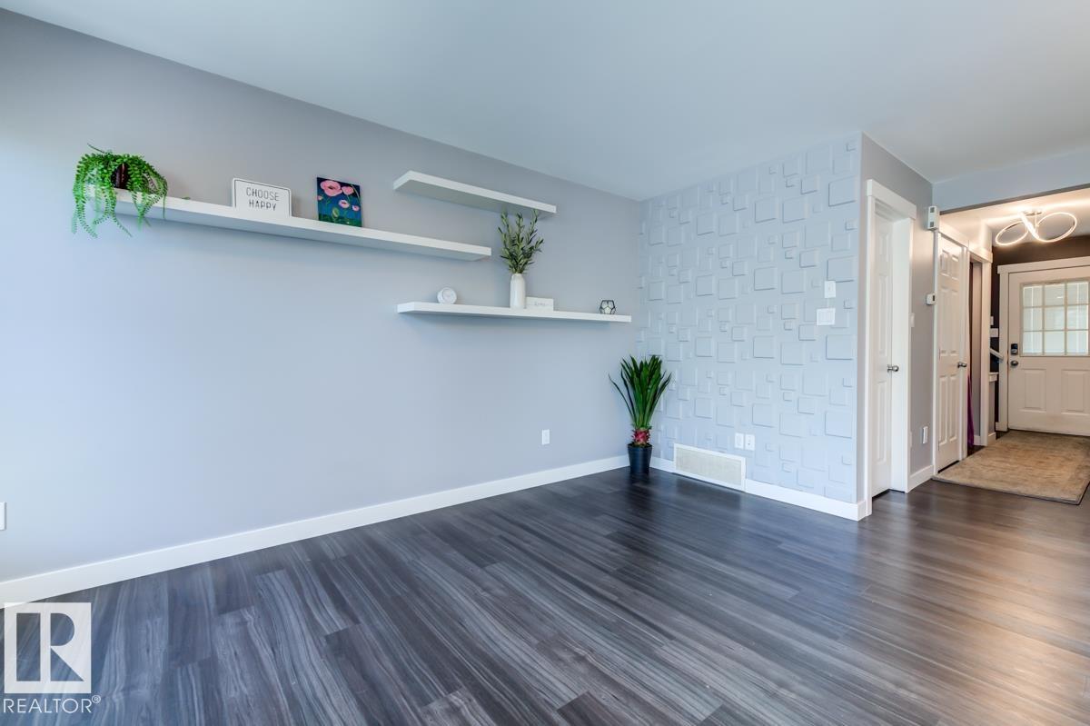 12114 16 AV SW - 10