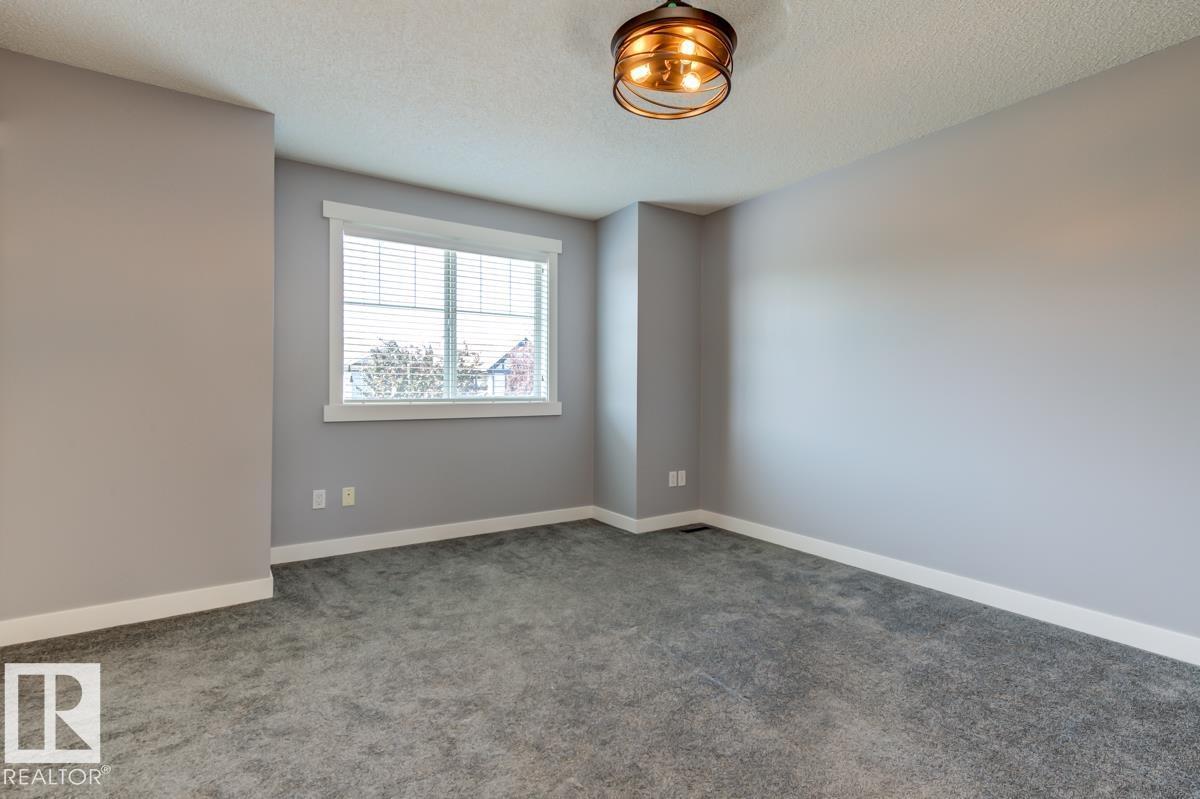 12114 16 AV SW - Image 25