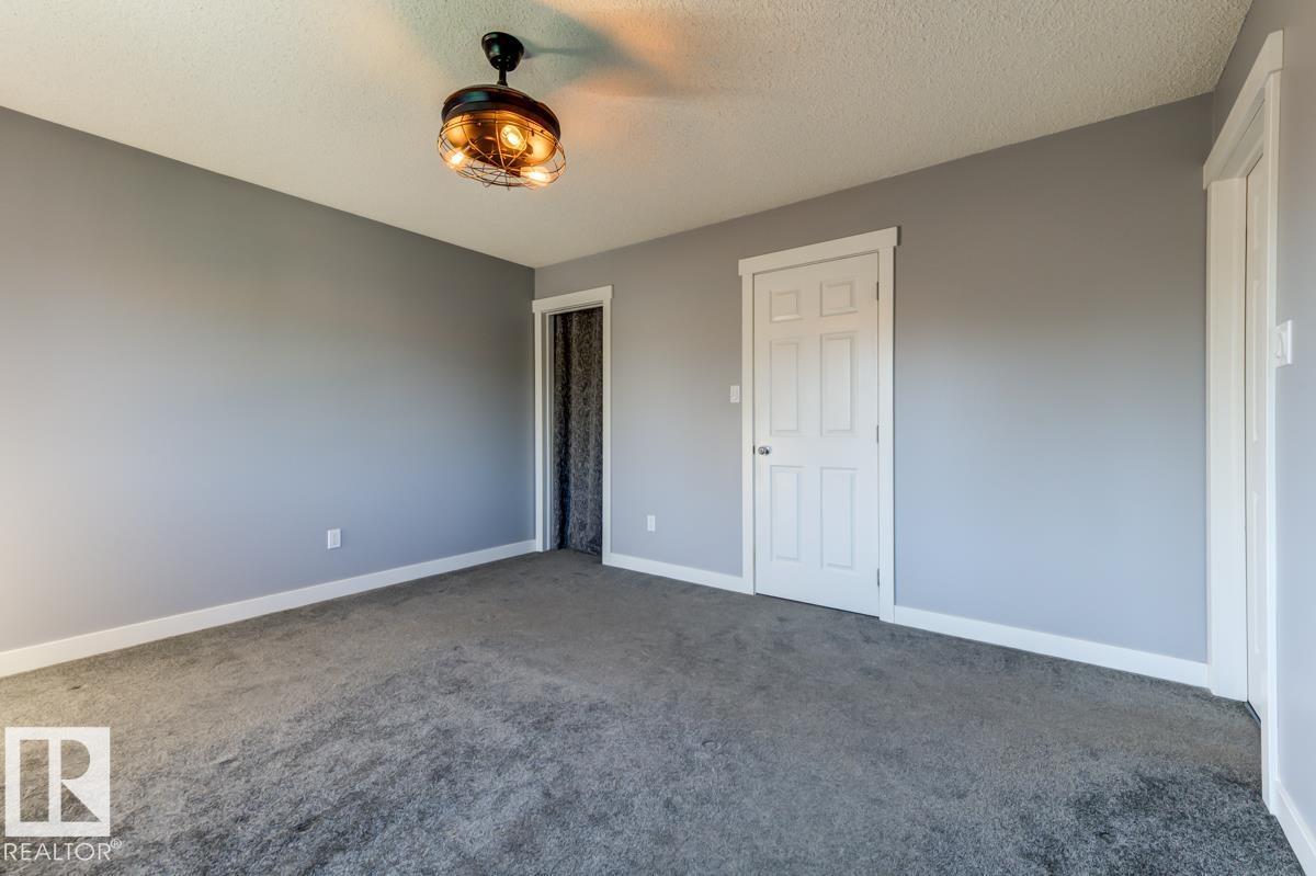12114 16 AV SW - Image 34