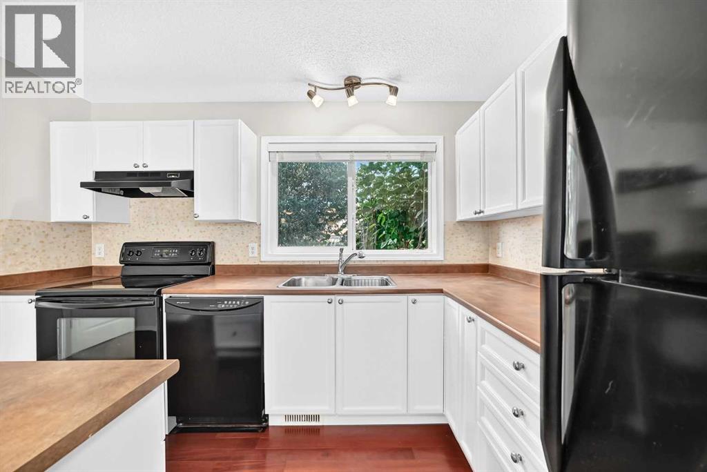 321 Elgin Point SE - 3