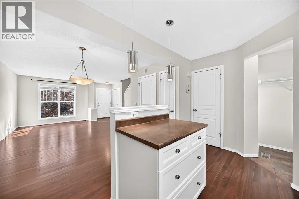 321 Elgin Point SE - 4