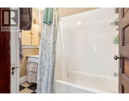 831 4A Street NE - photo 26
