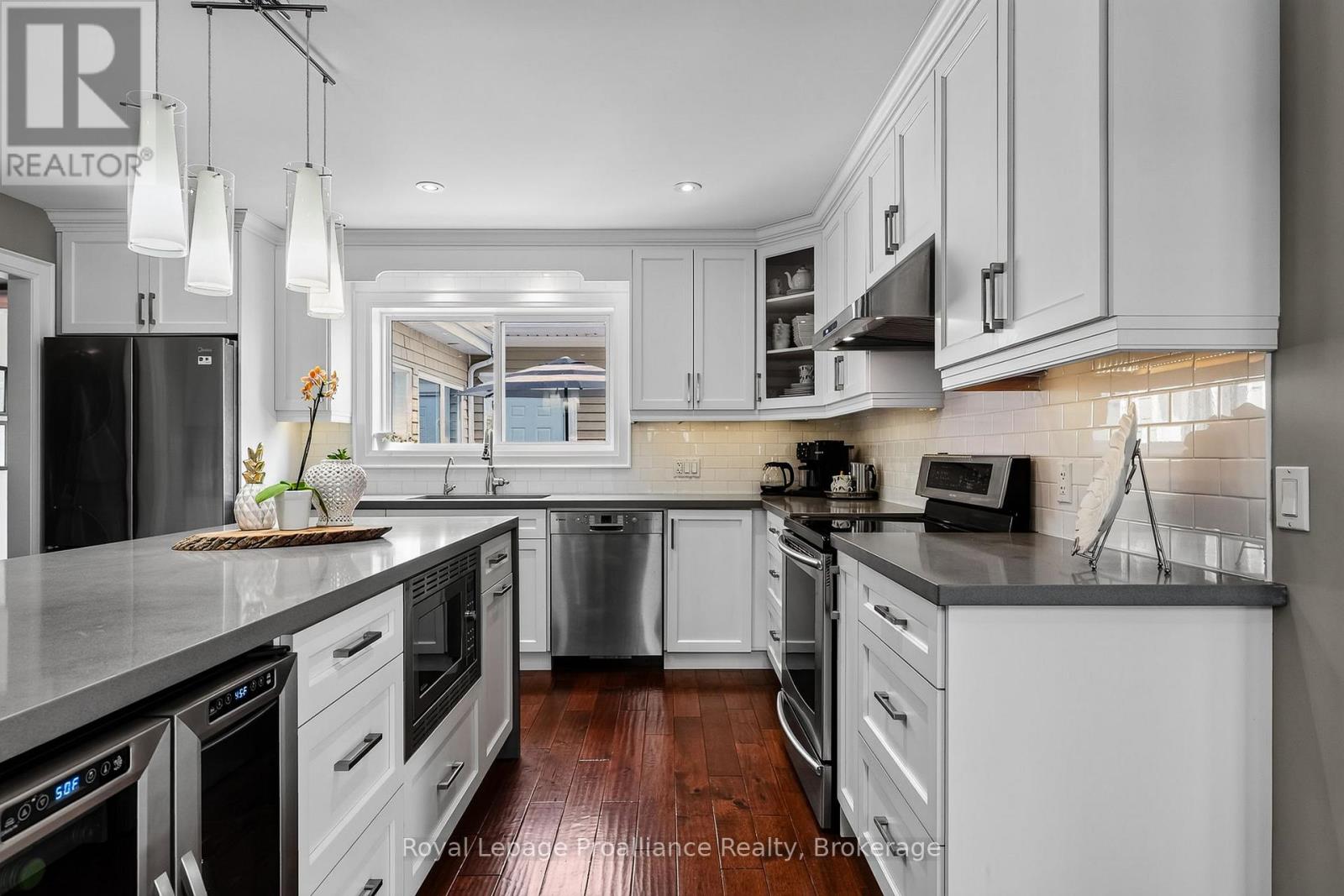 3889 BURNHAM STREET N - Image 15