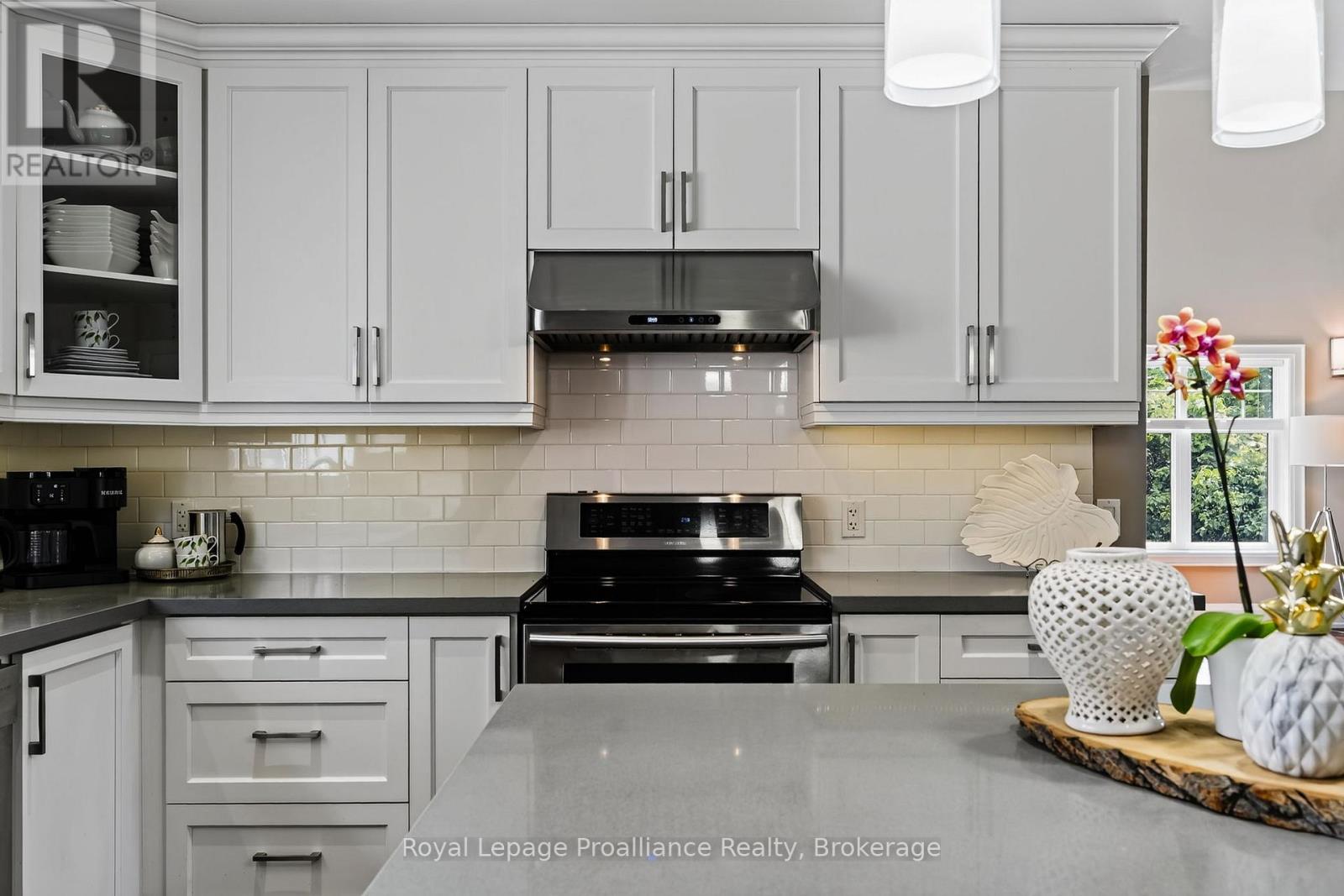 3889 BURNHAM STREET N - Image 18