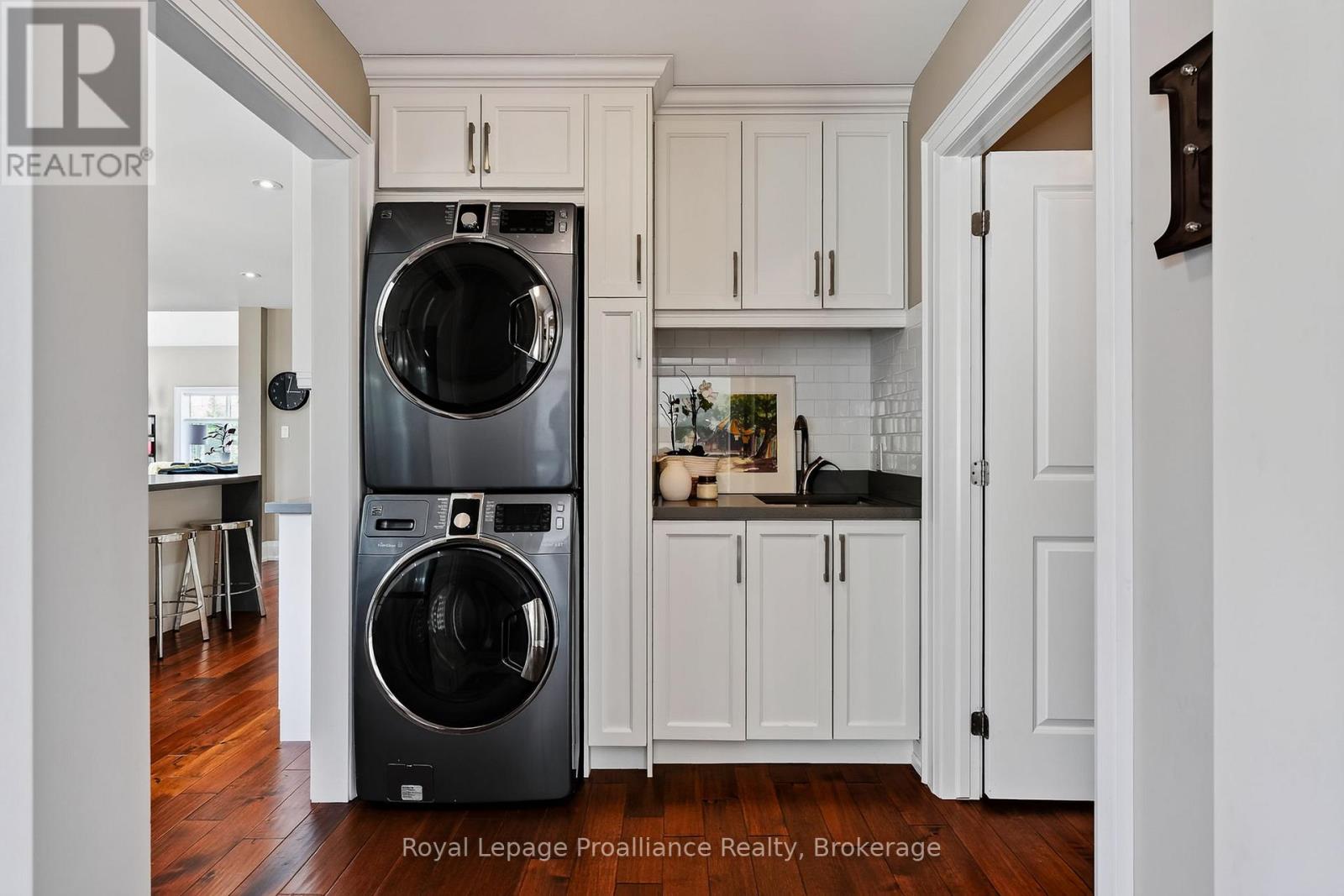 3889 BURNHAM STREET N - Image 27
