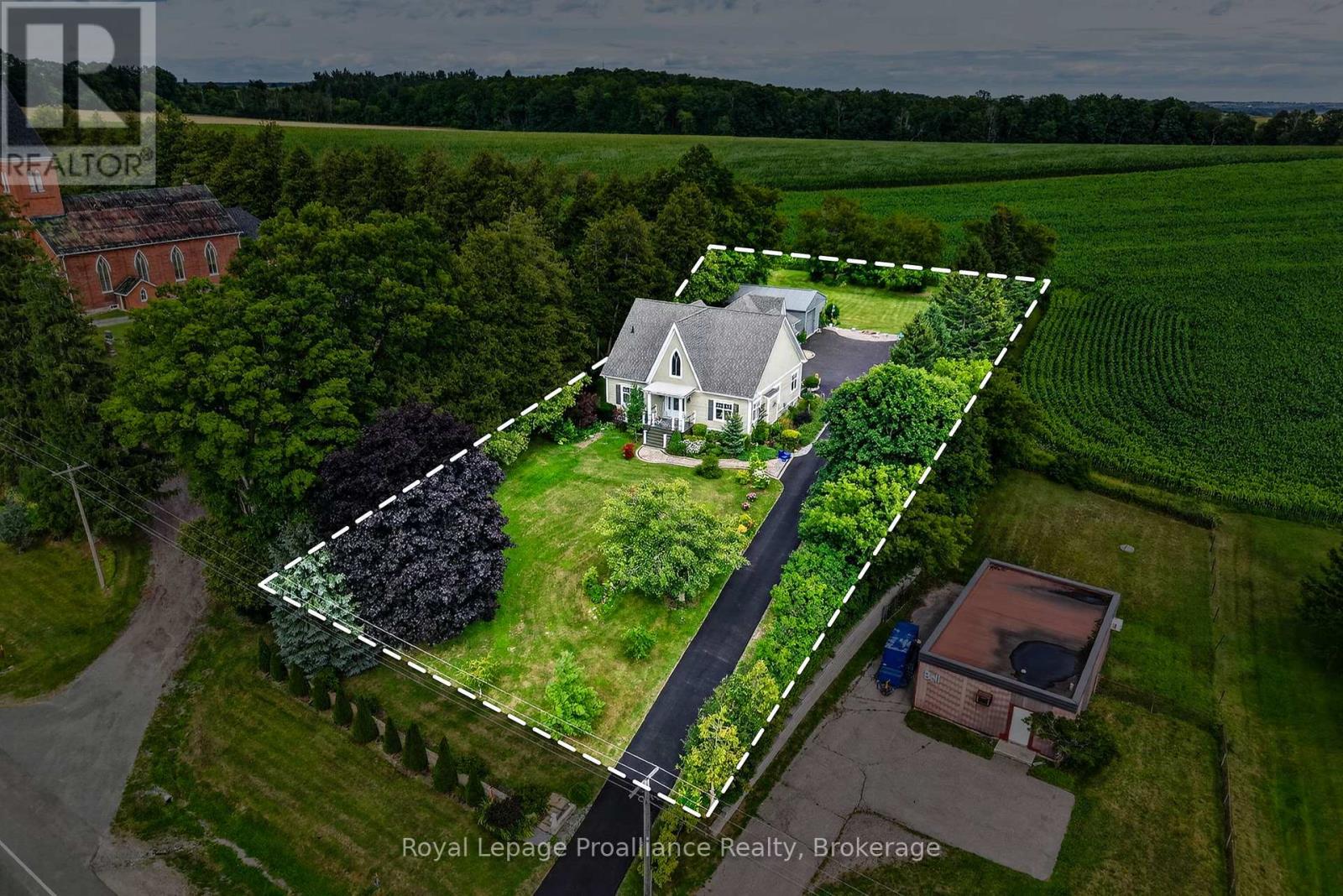 3889 BURNHAM STREET N - Image 49