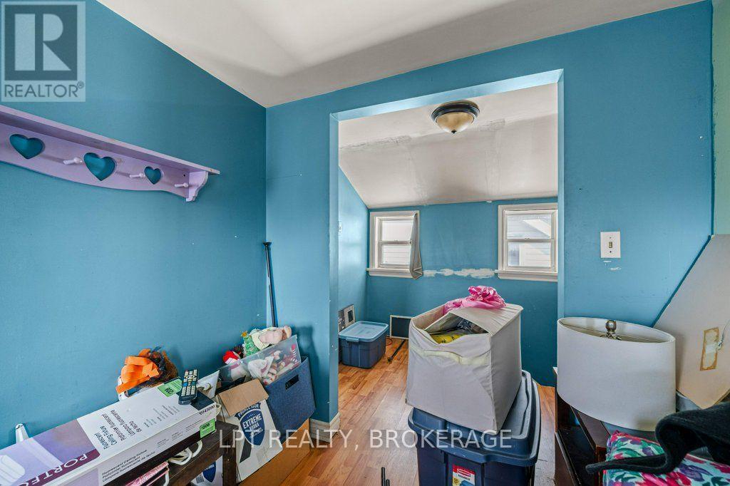 13 KINGSCOURT AVENUE - 18