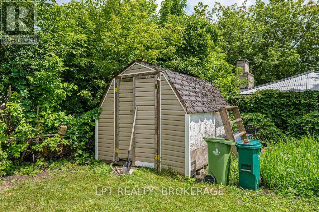 13 KINGSCOURT AVENUE - 33