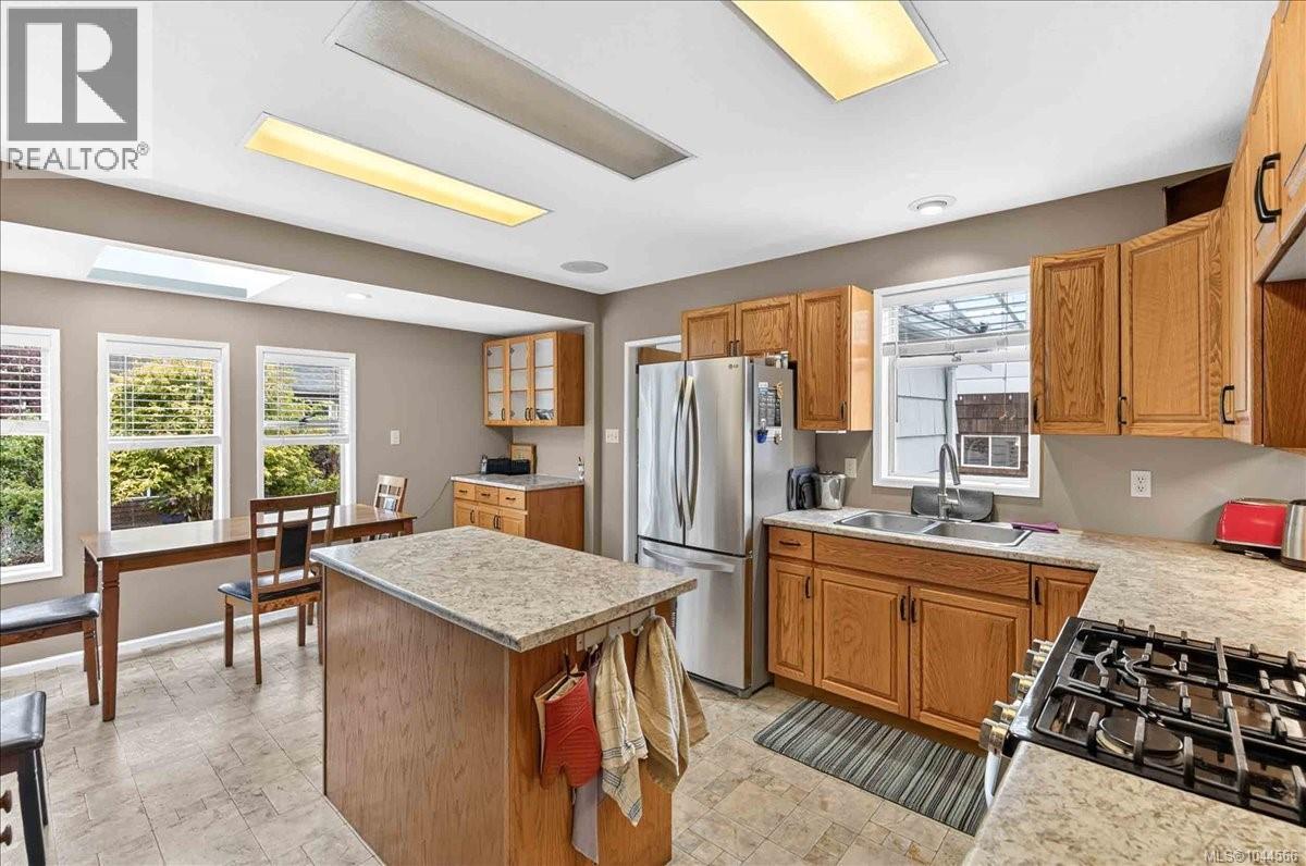3547 8th Ave - Image 12