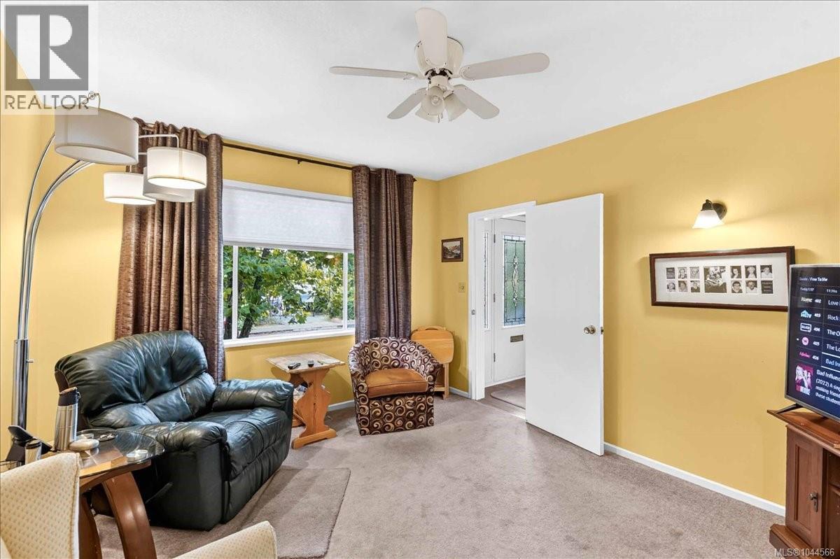 3547 8th Ave - 10