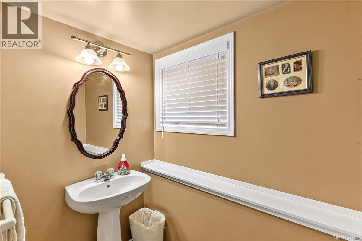 3547 8th Ave - Image 37