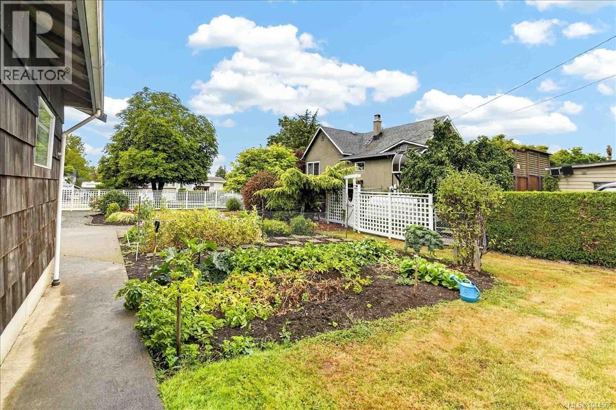 3547 8th Ave - 52