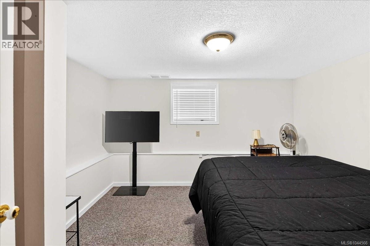 3547 8th Ave - Image 33
