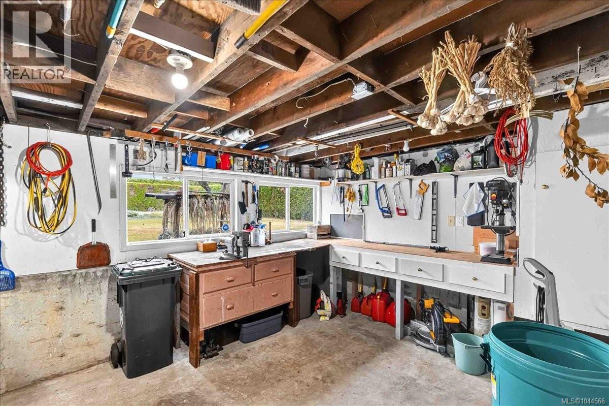 3547 8th Ave - 43