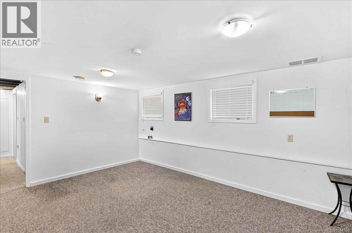 3547 8th Ave - Image 35