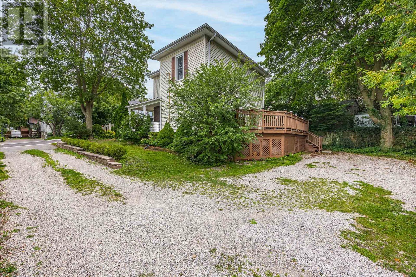 152 WONHAM STREET S - 37