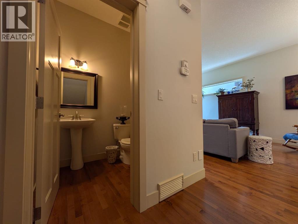 2104 23 Avenue NW - Image 12