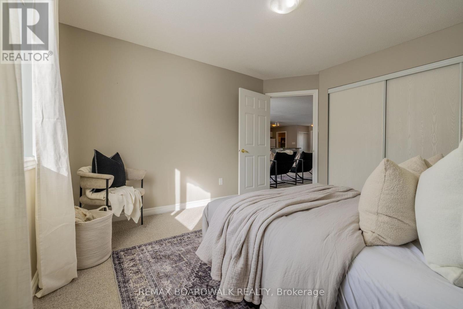 2 Bed, 1 Bath House for Sale in Ottawa – 206 OAK LEAF PRIVATE, Ottawa – MLS# X13625980 - Image 15