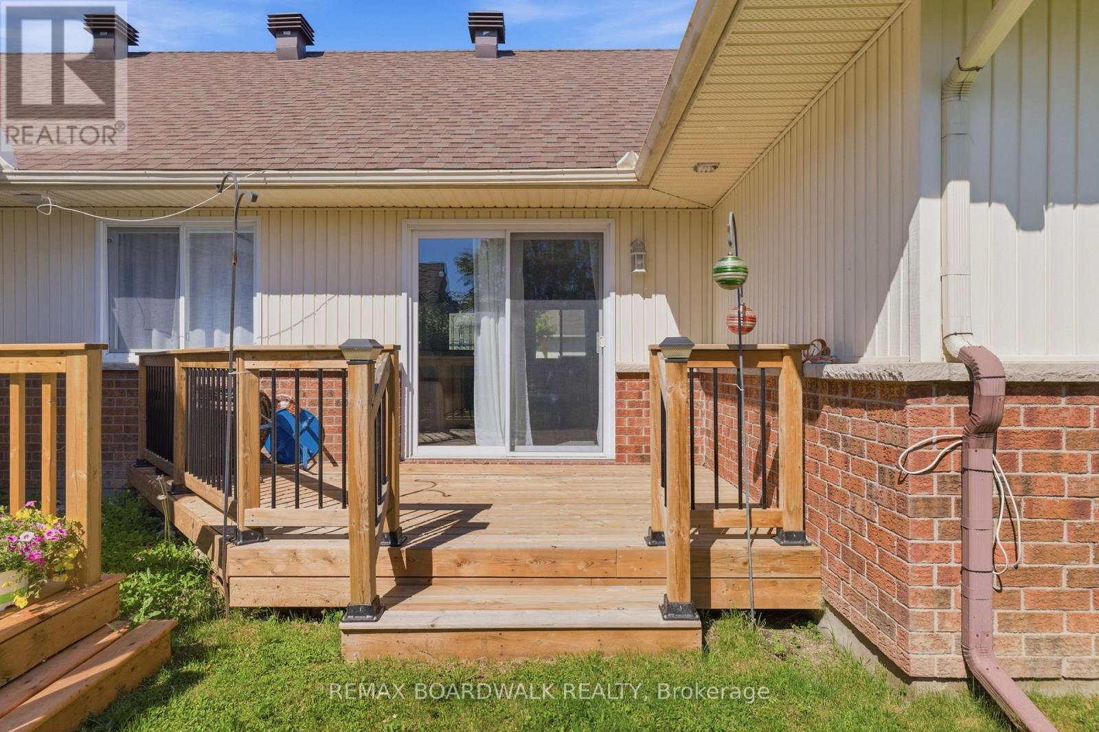 2 Bed, 1 Bath House for Sale in Ottawa – 206 OAK LEAF PRIVATE, Ottawa – MLS# X13625980 - Image 22