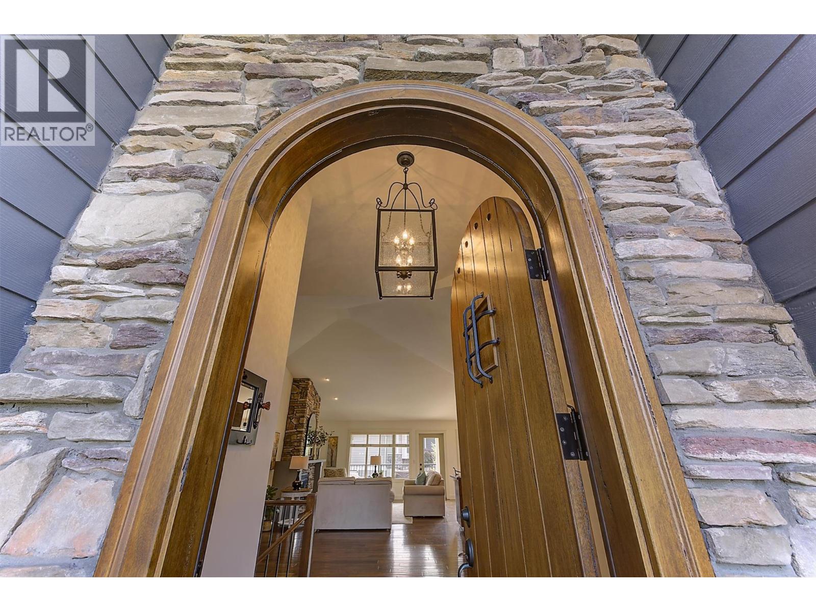 12931 East Ridge Drive, Lake Country