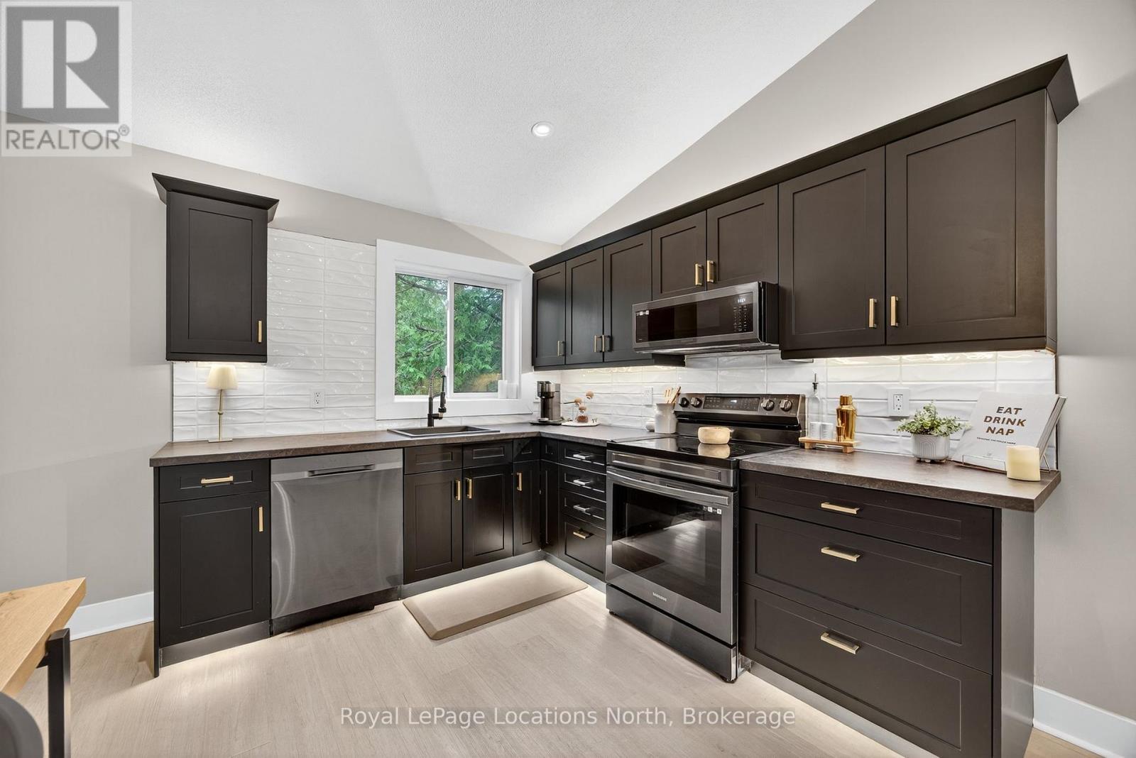 #305 5 DAWSON DRIVE - 9