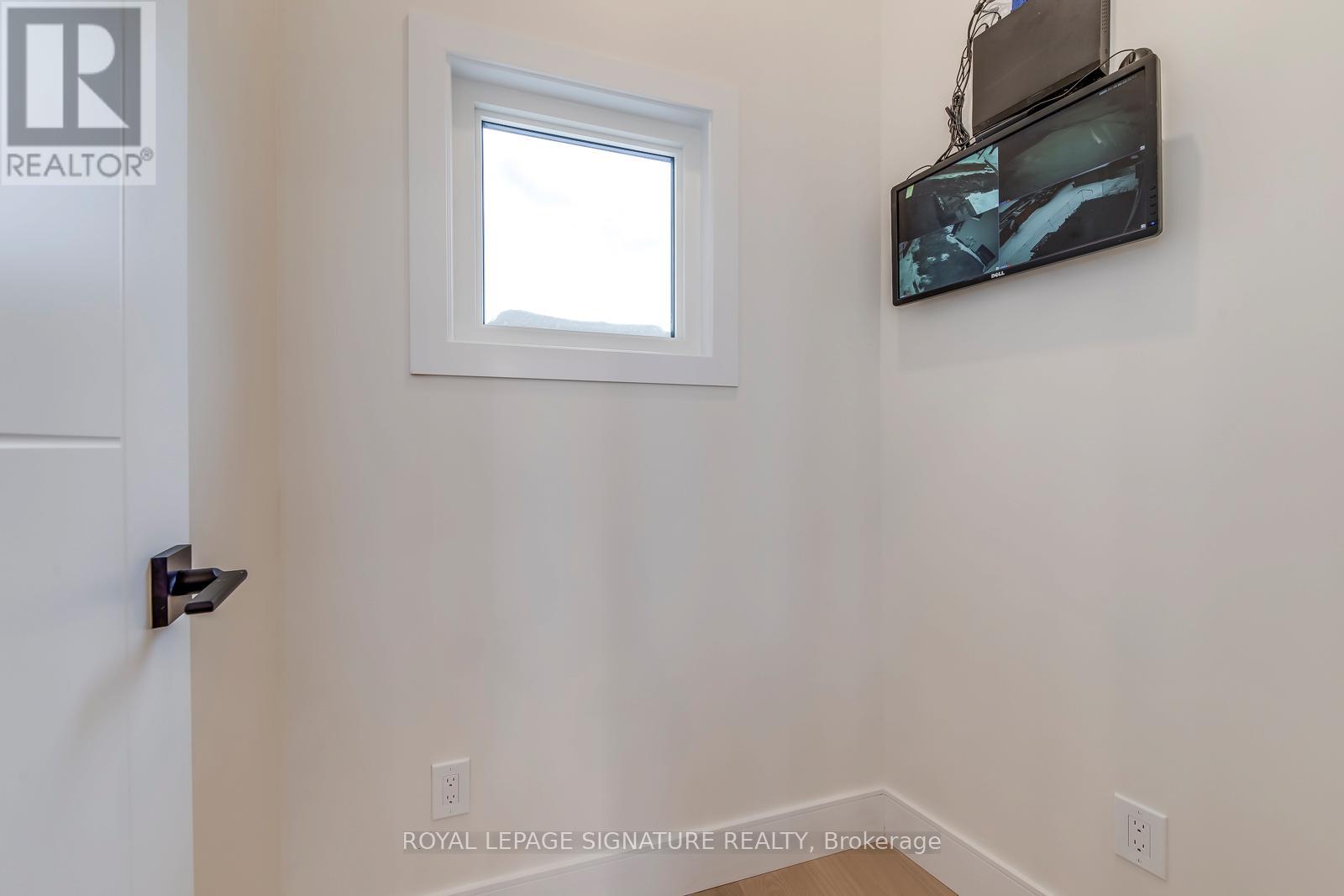 24 MERRITT ROAD - 40