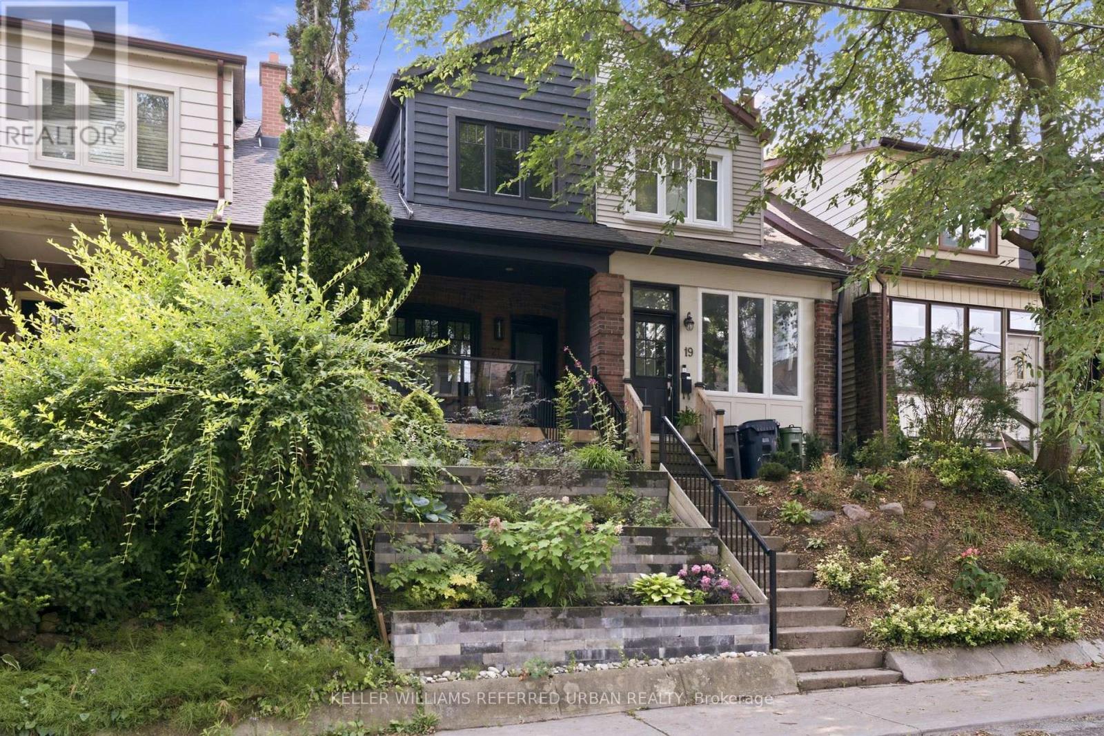 21 MILLBROOK CRESCENT - 1