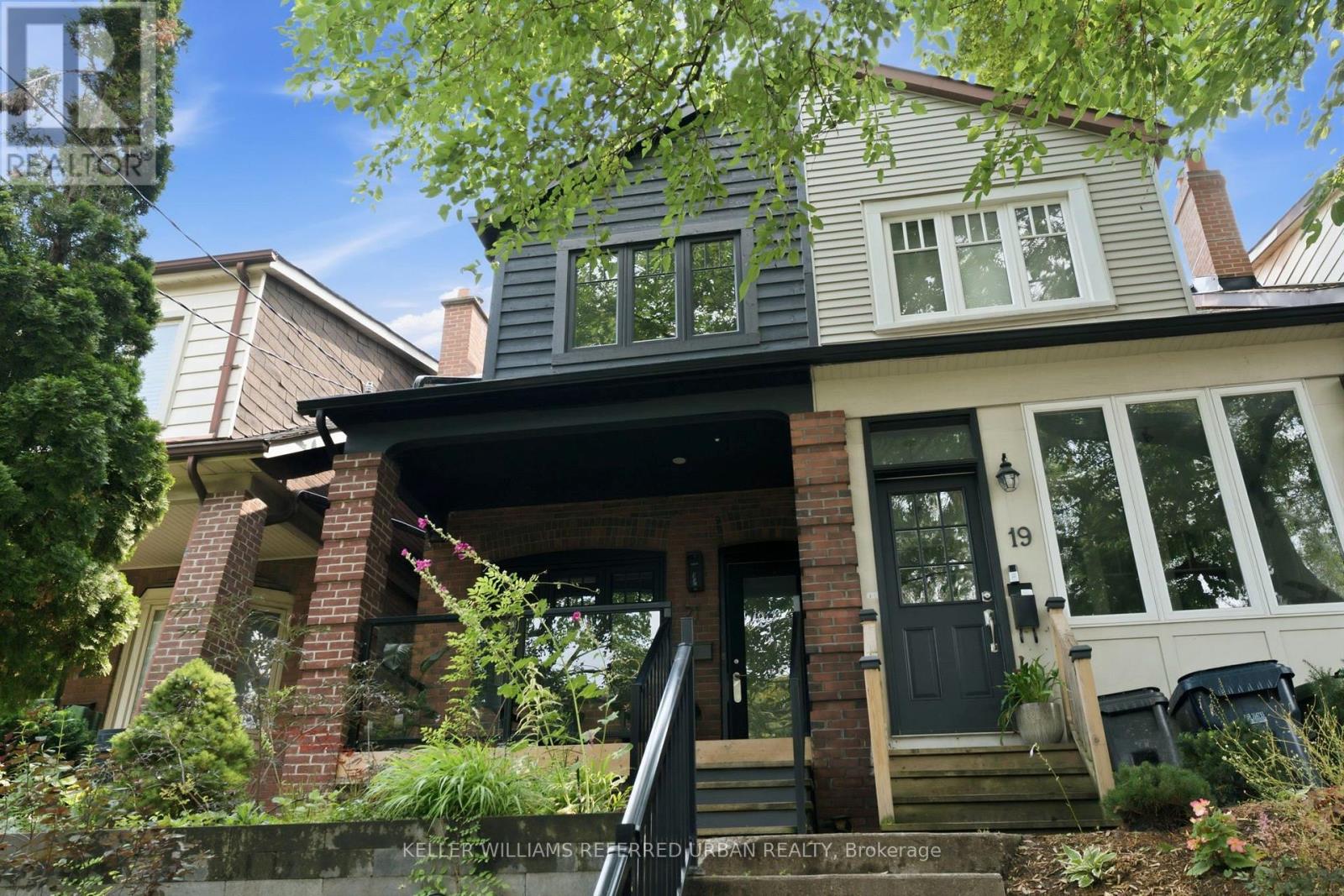 21 MILLBROOK CRESCENT - 2