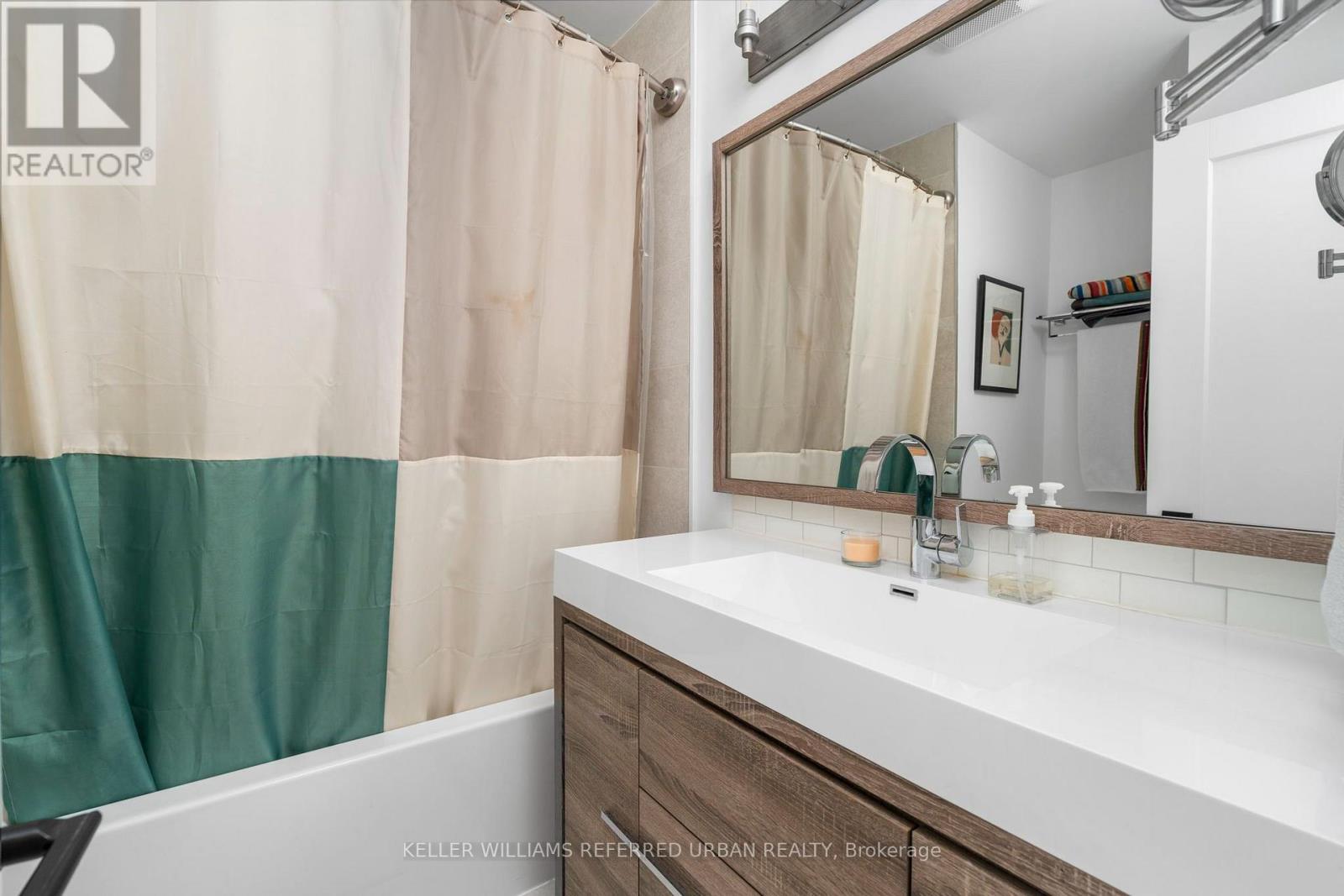 21 MILLBROOK CRESCENT - 24