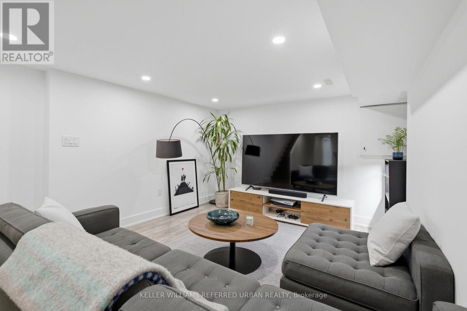 21 MILLBROOK CRESCENT - 26