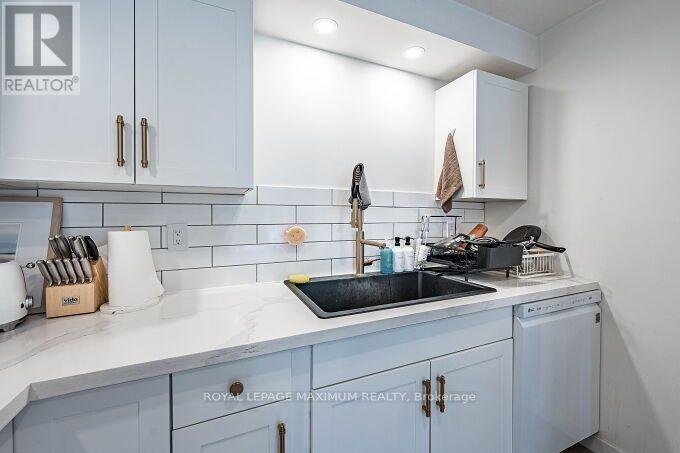 56 POTTER CRESCENT - 17