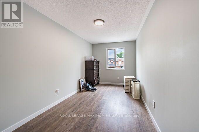 56 POTTER CRESCENT - 27