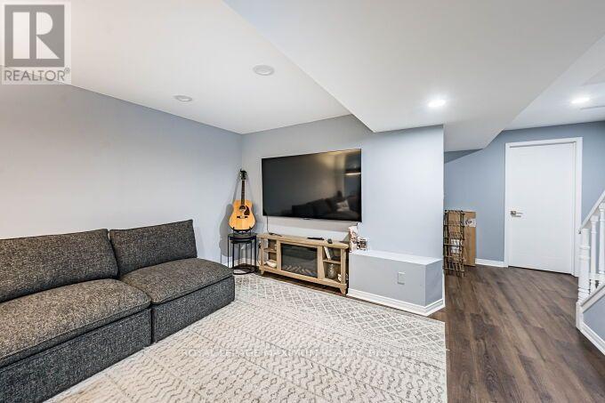 56 POTTER CRESCENT - 32