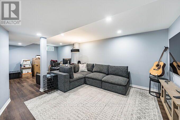 56 POTTER CRESCENT - 34