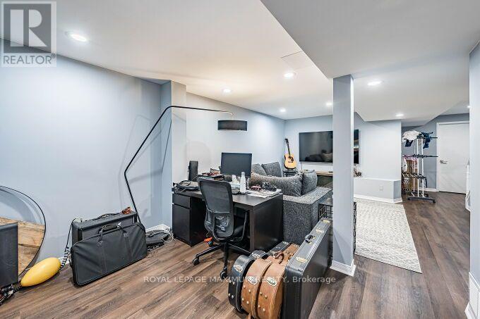 56 POTTER CRESCENT - 36