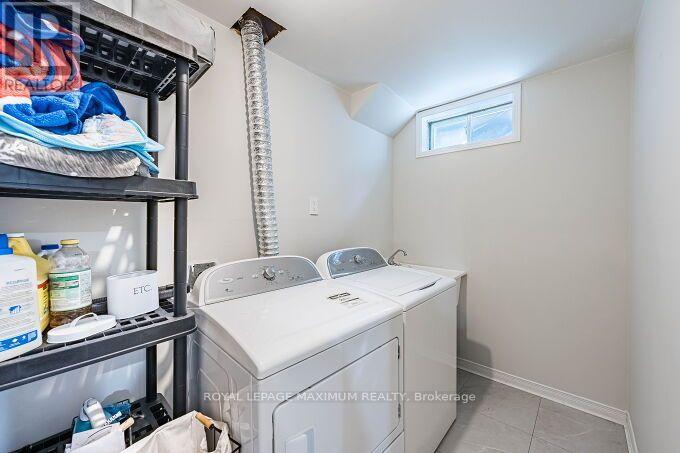 56 POTTER CRESCENT - 37