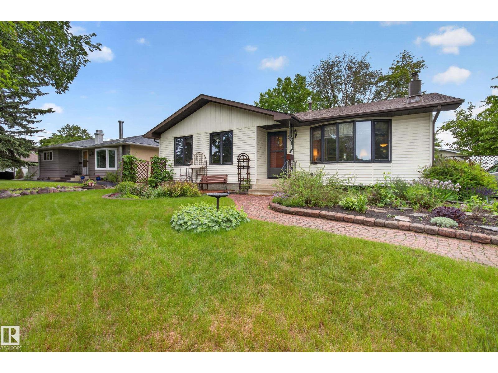304 FIR ST, Maplegrove, Sherwood Park photo 2