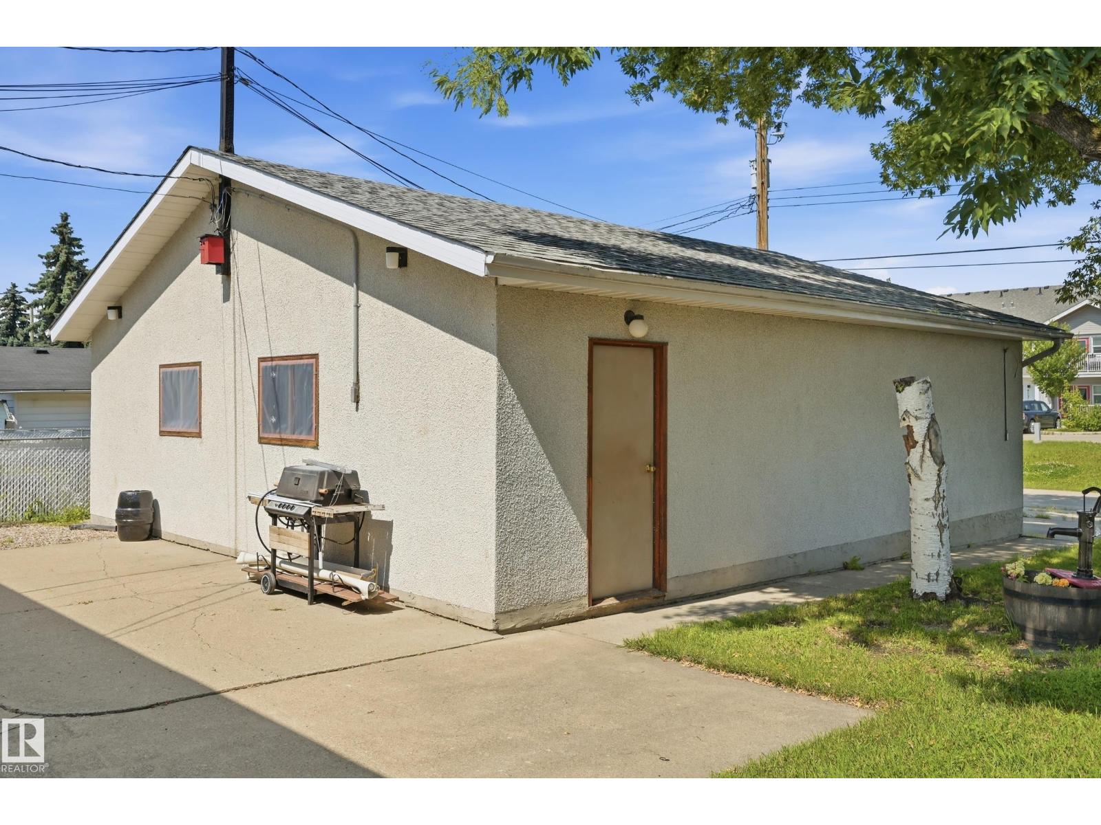 5210 43 AV - Image 40