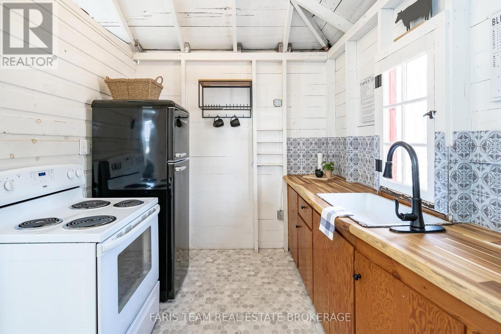 365 ROBINS POINT ROAD - 5