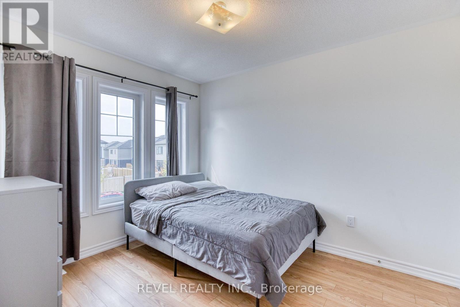 12 HYLTON DRIVE - 32