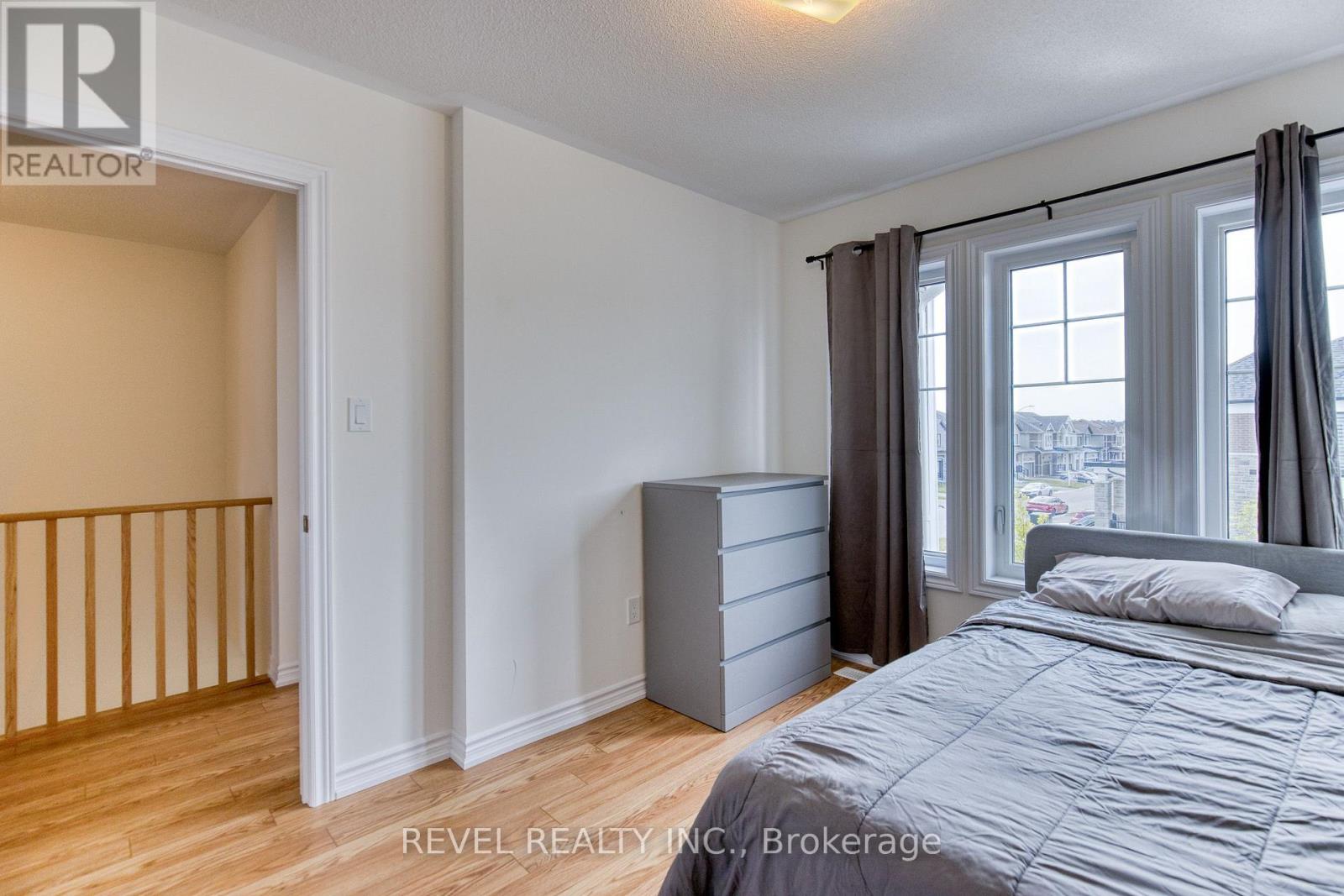 12 HYLTON DRIVE - 33