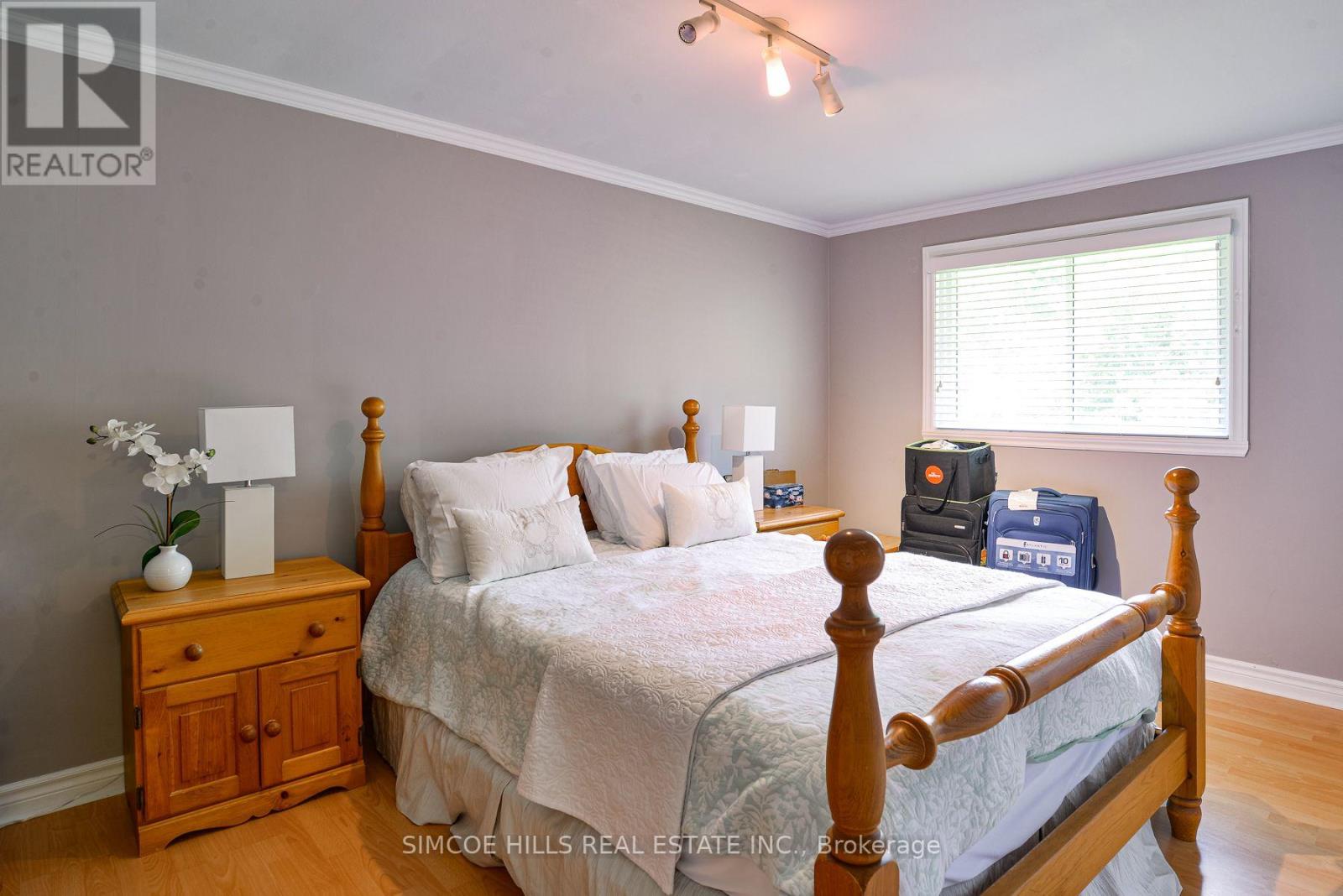 153 MATCHEDASH STREET N - 11