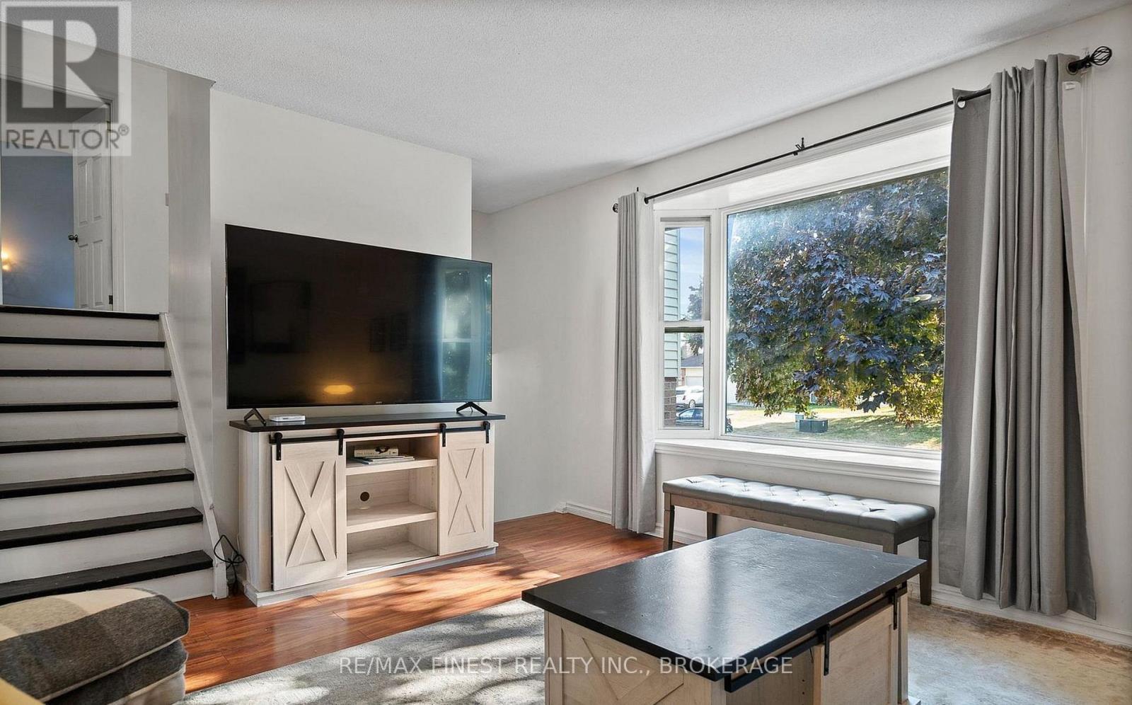 66 NICHOLSON CRESCENT - 9