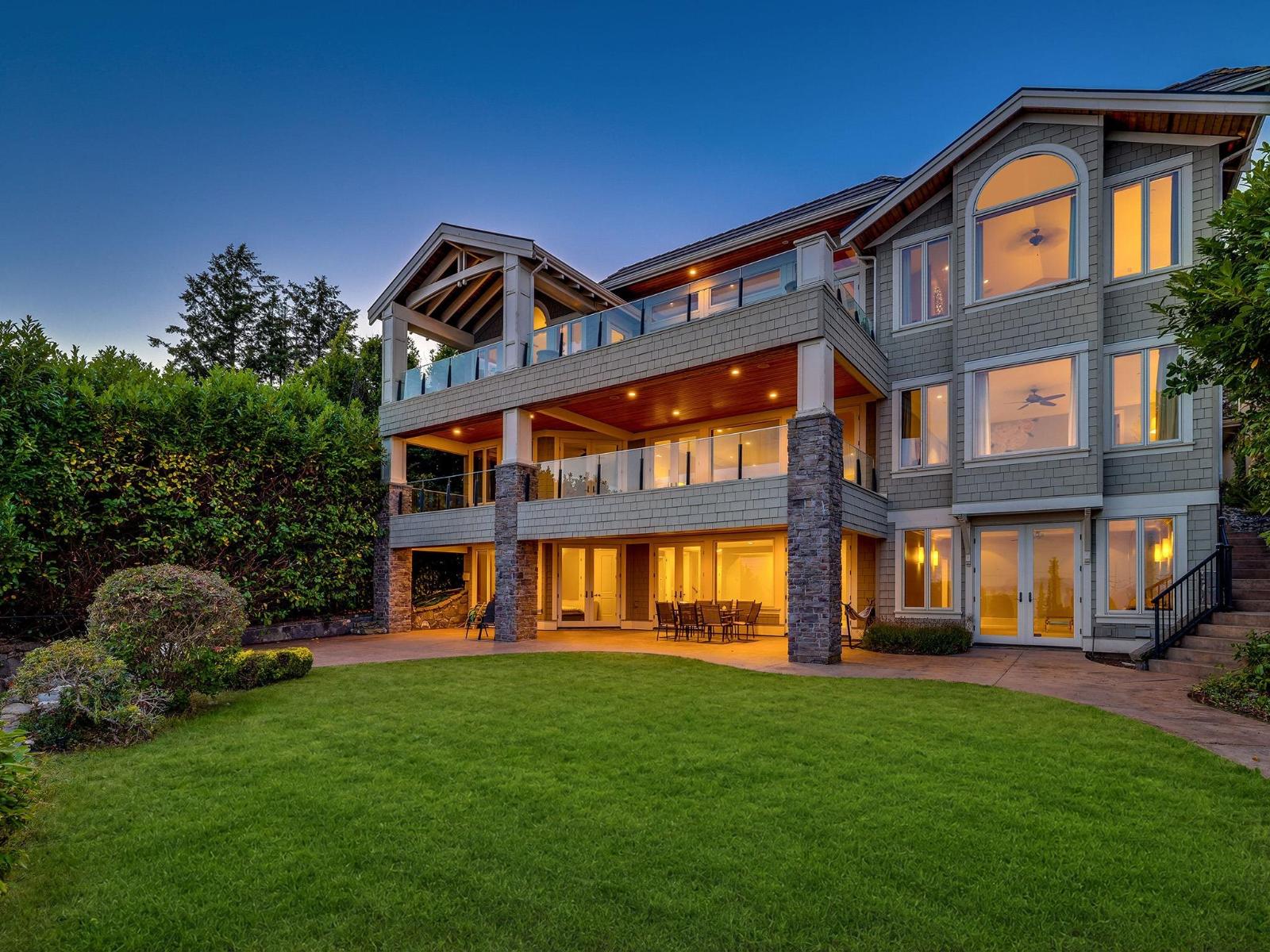 14334 SUNSET DRIVE, White Rock — photo 2