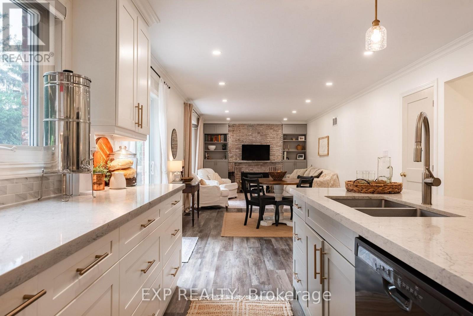 55 FOREST HILL CRESCENT - 11