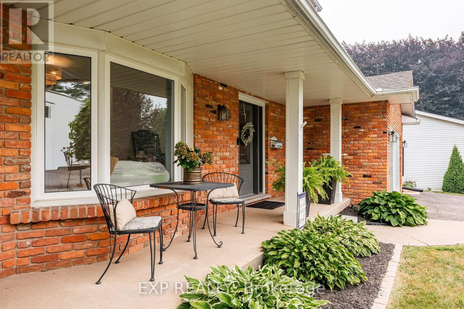 55 FOREST HILL CRESCENT - Image 3