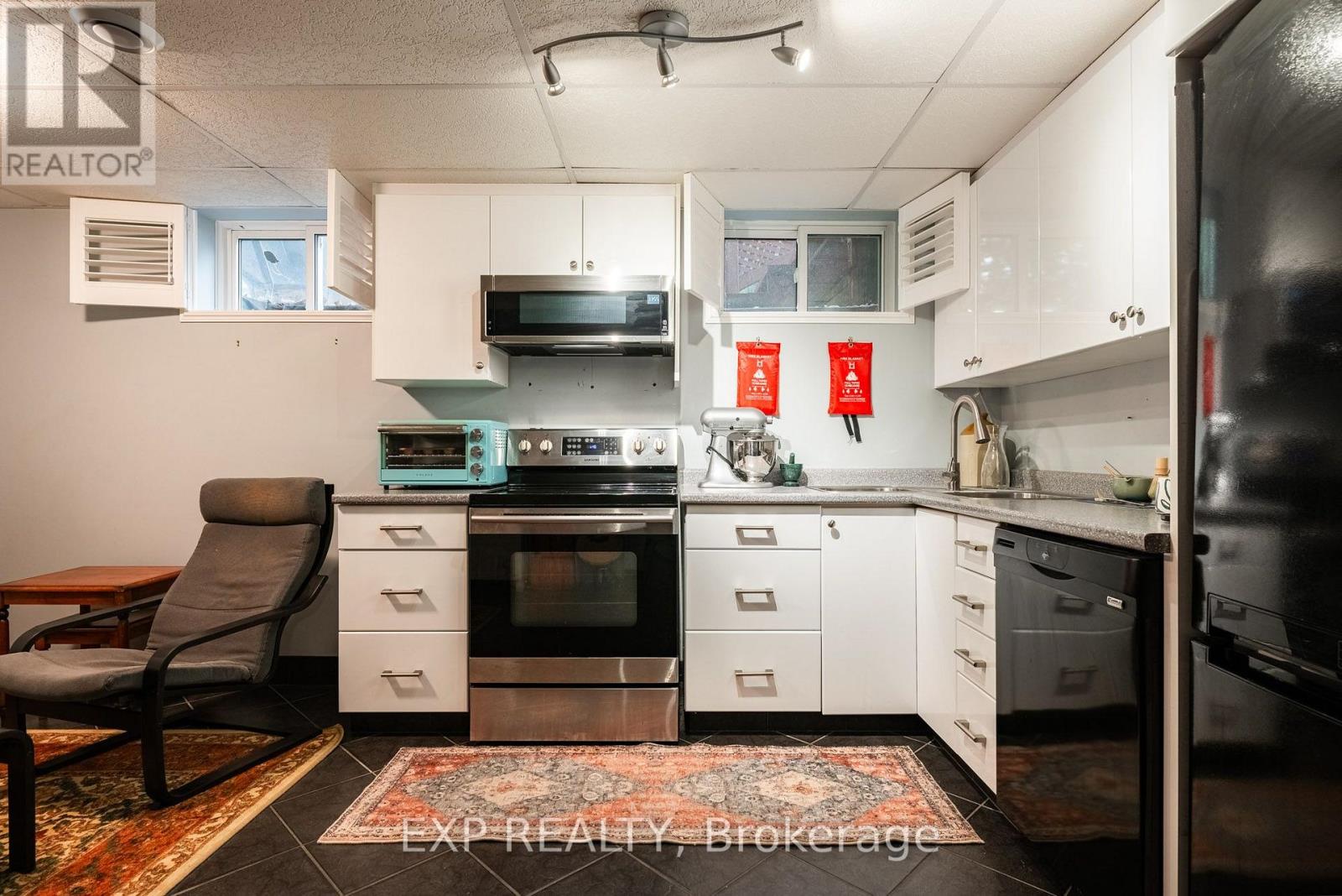 55 FOREST HILL CRESCENT - Image 30