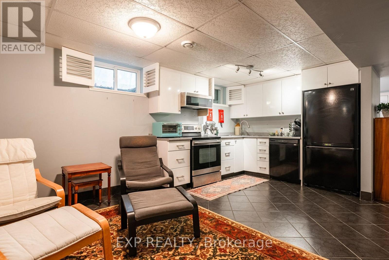 55 FOREST HILL CRESCENT - Image 32