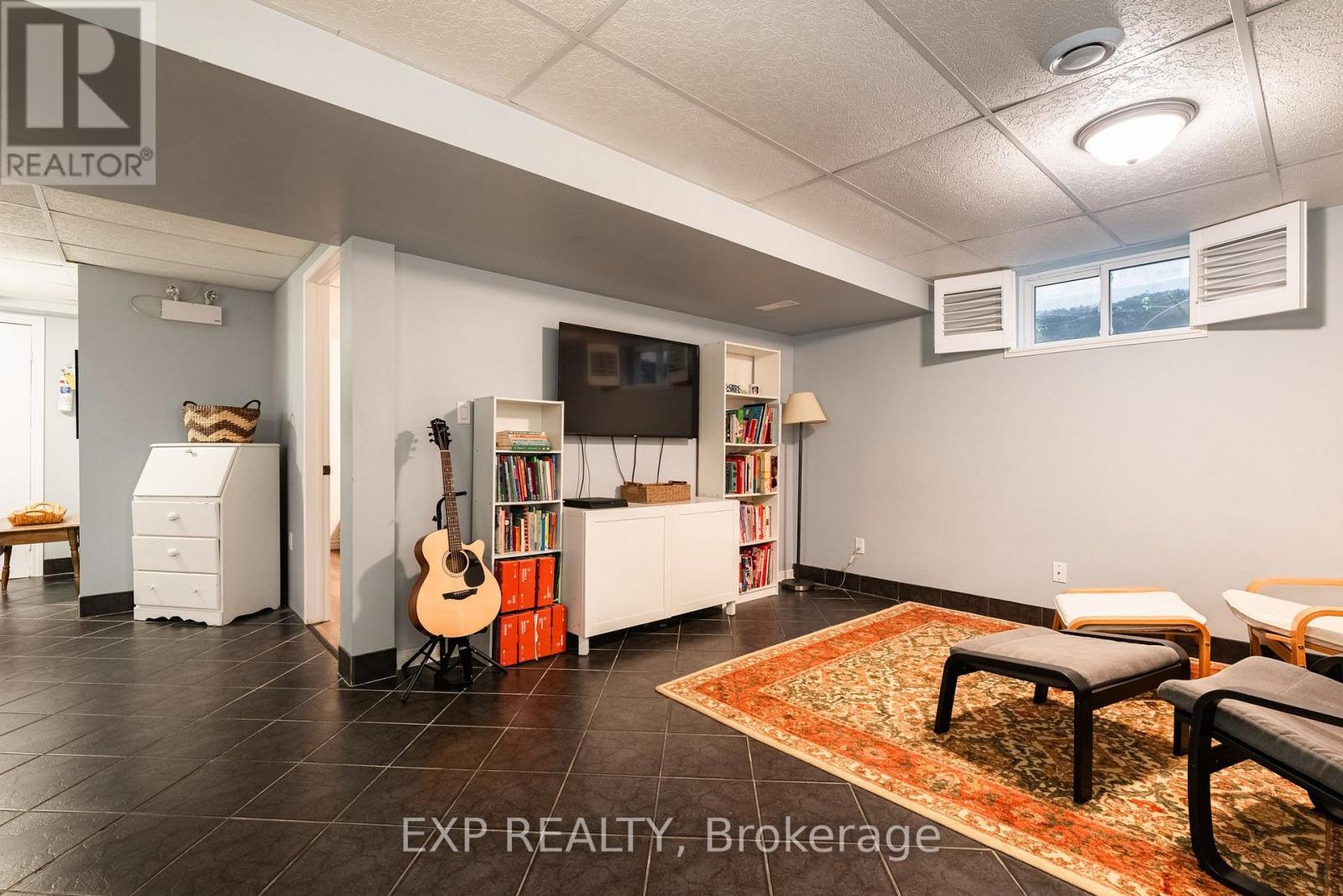 55 FOREST HILL CRESCENT - Image 33